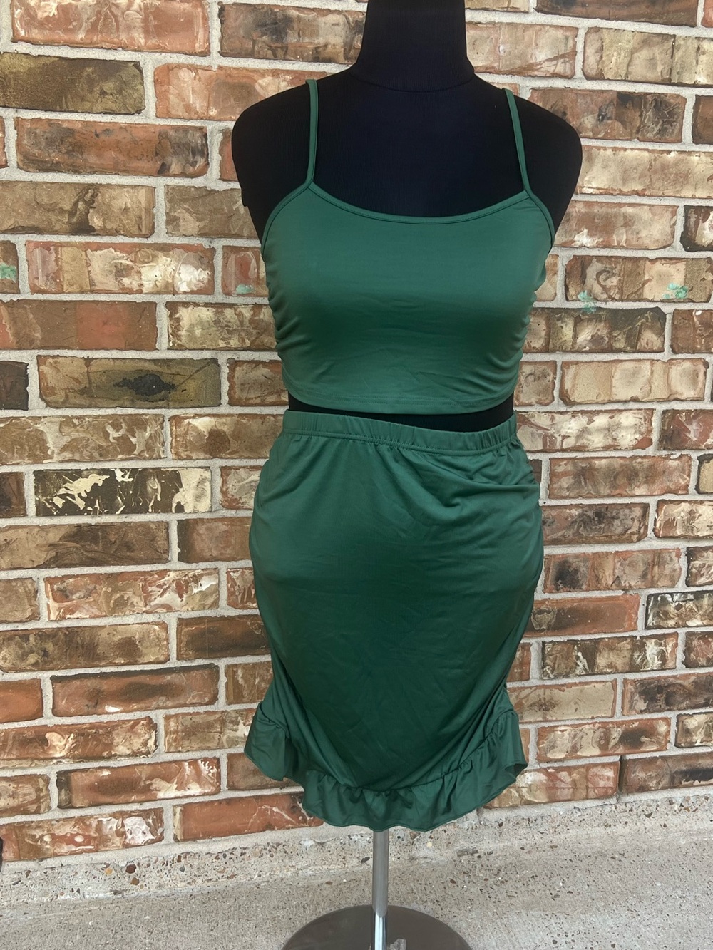 Women’s Green Ruffle-Hem Top & Skirt Set